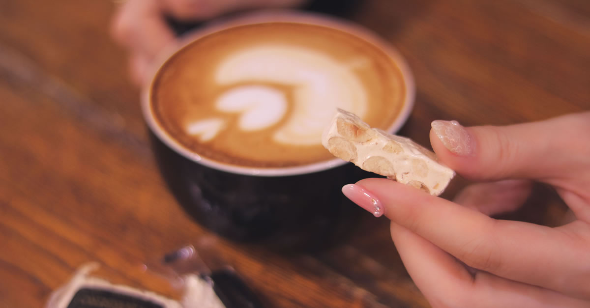 コーヒーを飲む